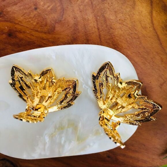 Vintage Leaf Earrings Textured Clip On Brushed Gold 4299 - Picture 7 of 9